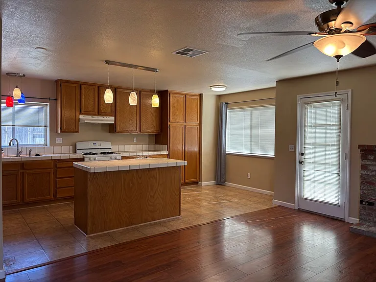 107 Mills Rd — Photo 10