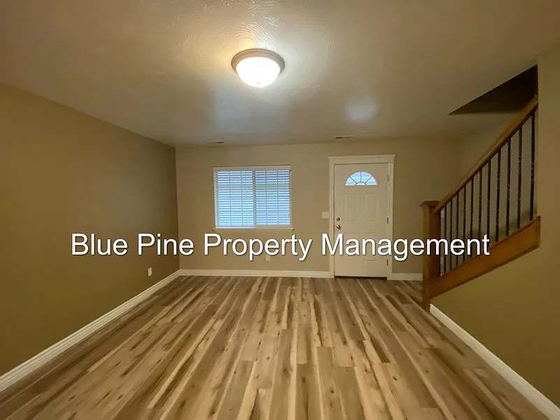 3 bed, 2.0 bath, 1302 sqft, $1,500 — Photo 3
