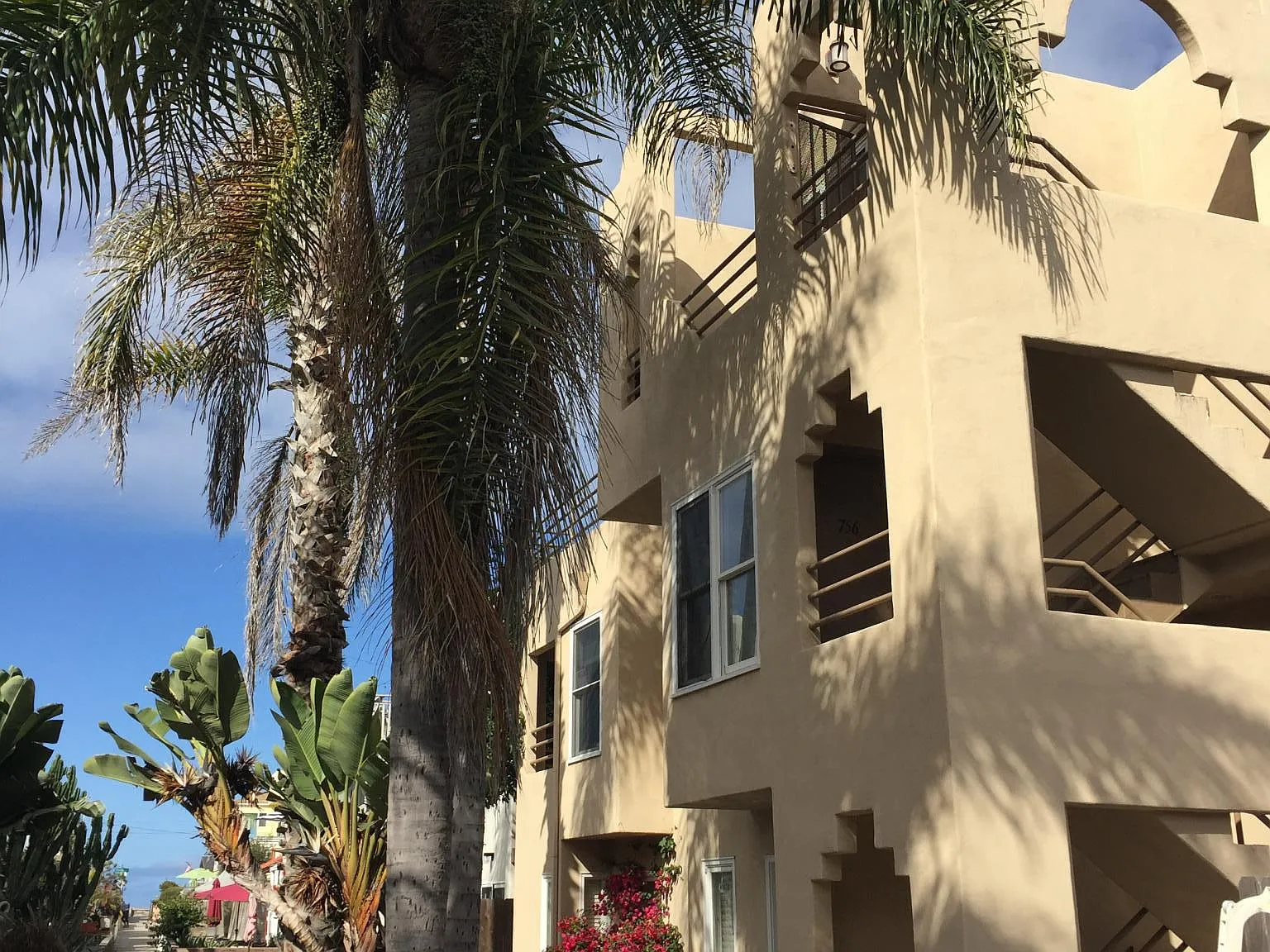 2 bed, 1250 sqft, $5,300 — Photo 2