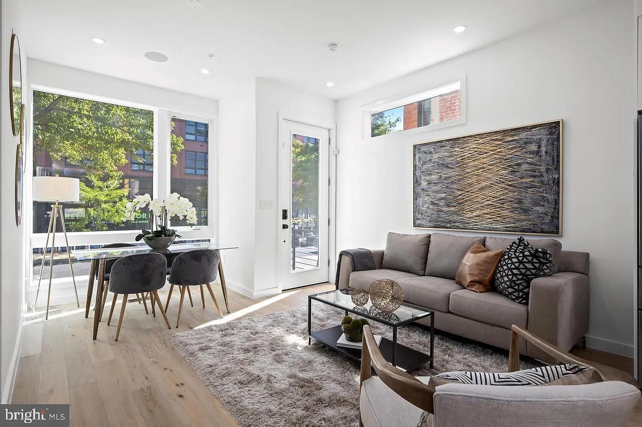 2 bed, 2.5 bath, 927 sqft, $3,000 — Photo 3