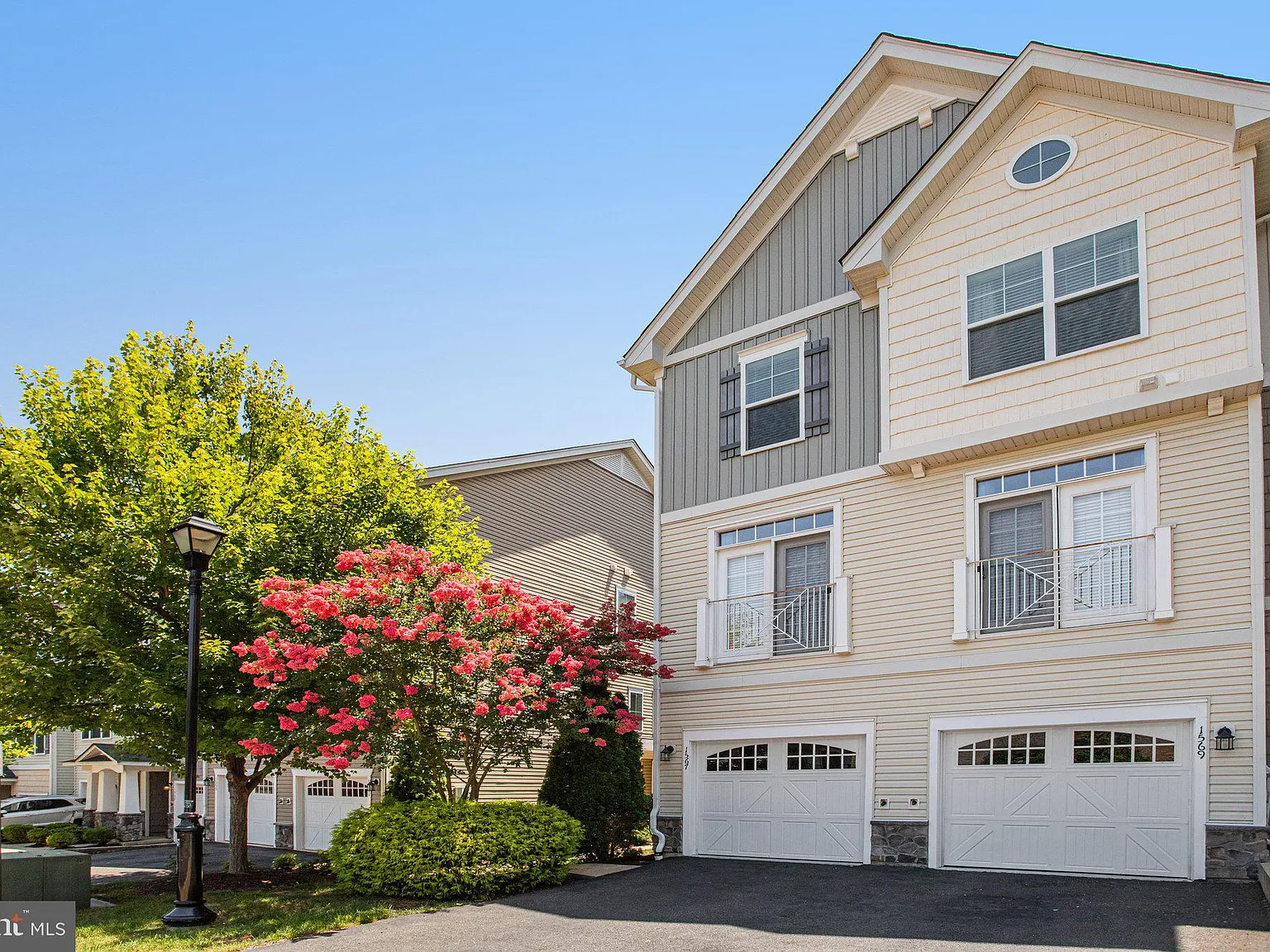 3 bed, 2.5 bath, 1314 sqft, $2,600 — Photo 3