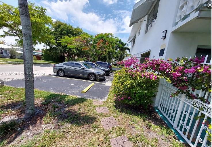 2nd image of 1719 Wiley St APT 9