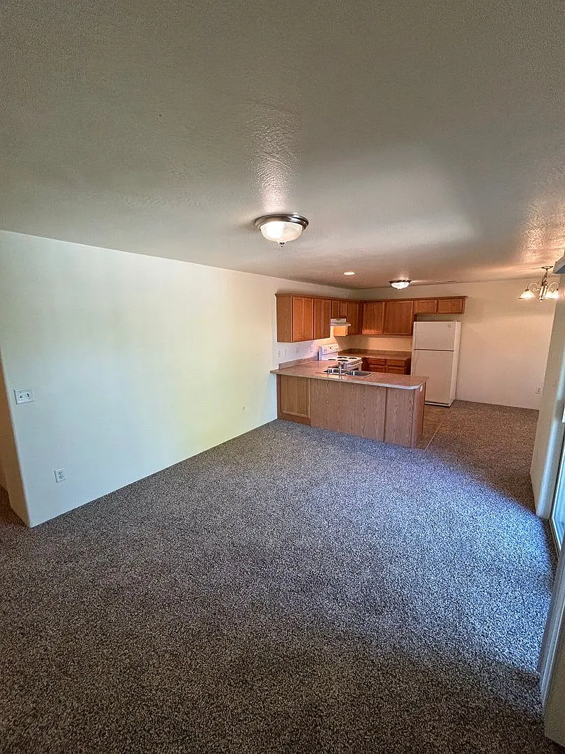 6909-2t - 2178 Crater Lake Ave #A-D — Photo 4