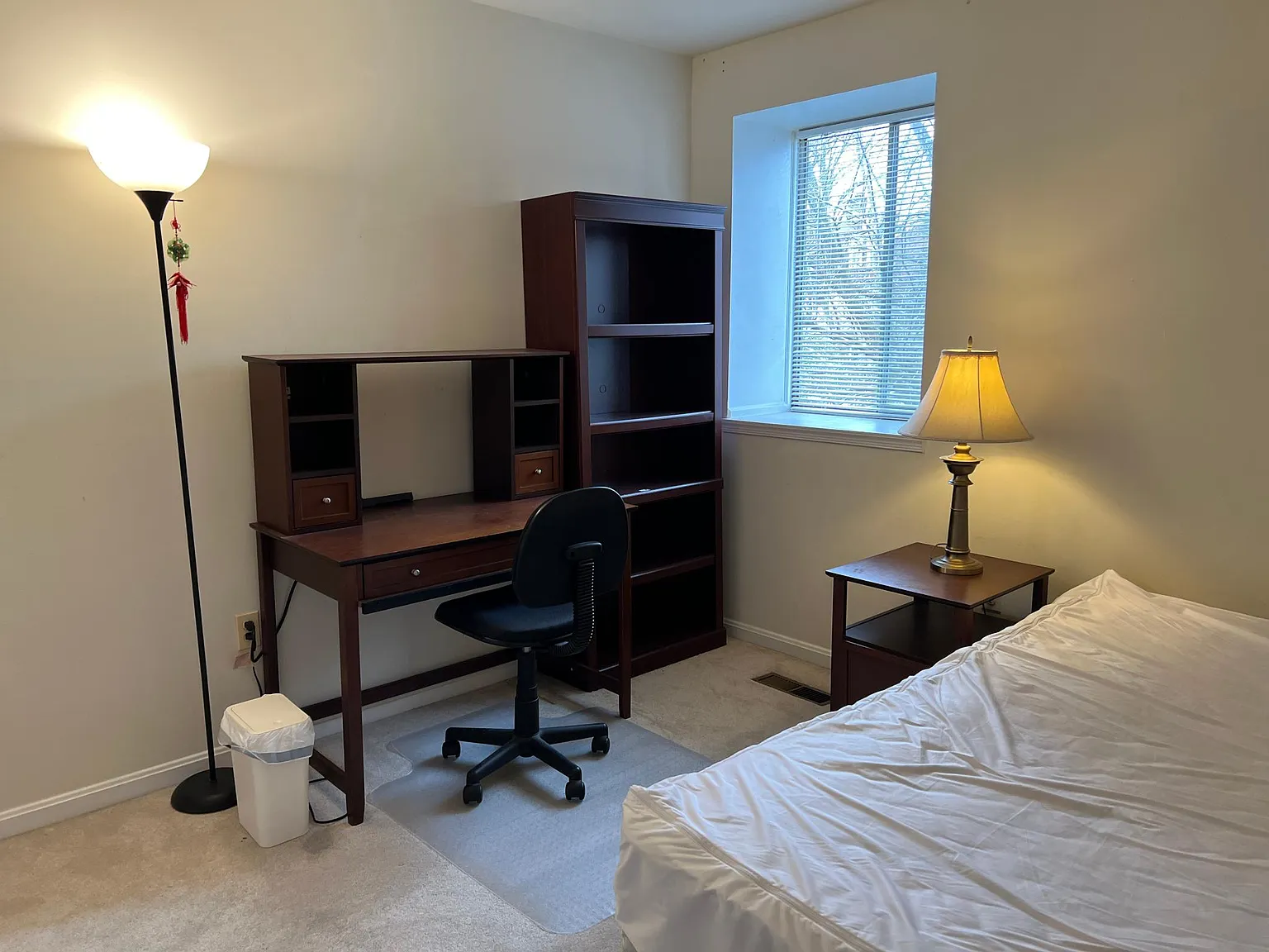 3 bed, 2.5 bath, 1610 sqft, $1,000 — Photo 1
