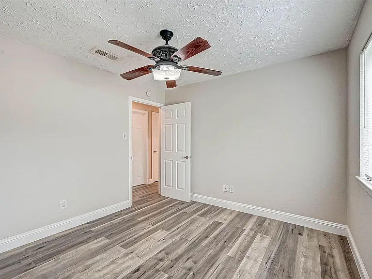 6802 Glenray Dr — Photo 30