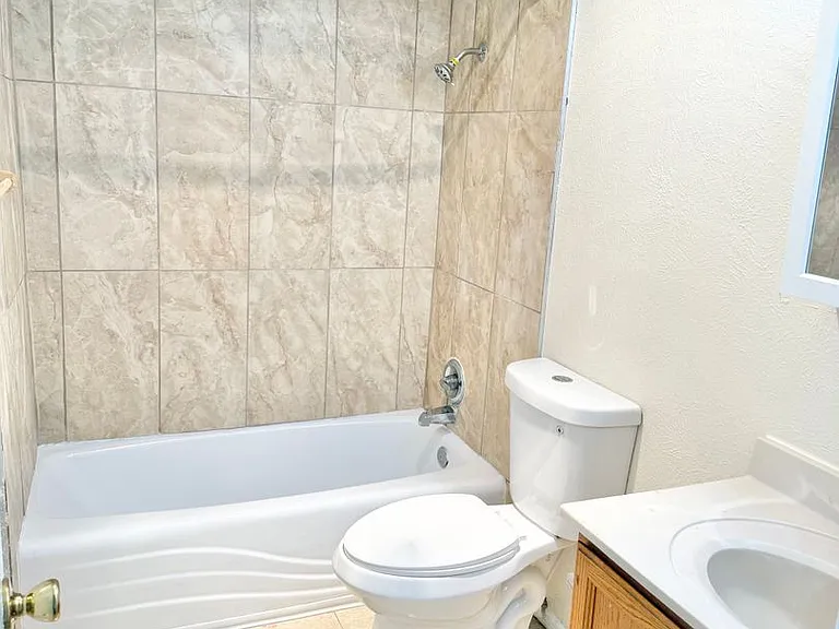 One Bedroom Units with Walk-in Closet — Photo 2