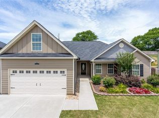 514 Highpoint Cir, Winder, GA 30680