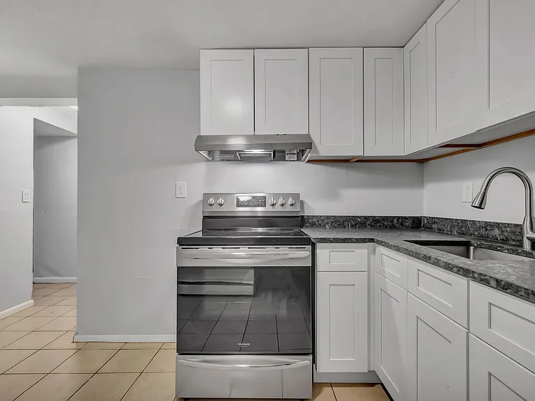 109 Dwight St — Photo 2