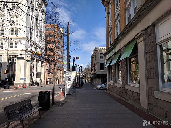 4th image of 385 George St #2B