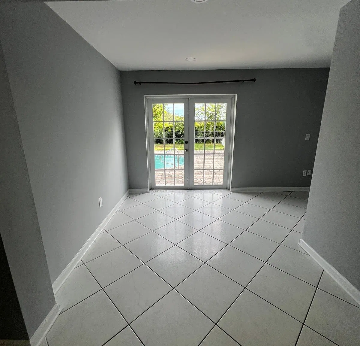 3 bed, 2.0 bath, 2182 sqft, $3,500 — Photo 3