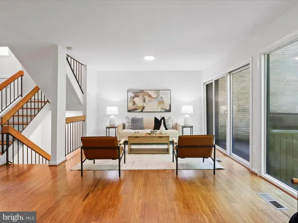 3170 Colchester Brook Ln, Fairfax, VA 22031