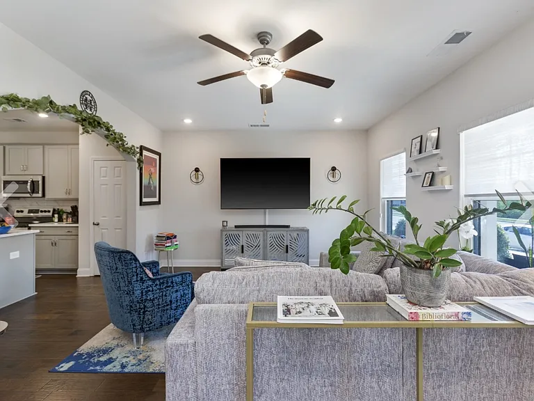 192 Grandstand Blvd — Photo 5