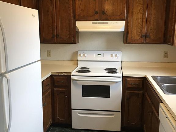 4th image of 2125 Beaumont Dr APT C