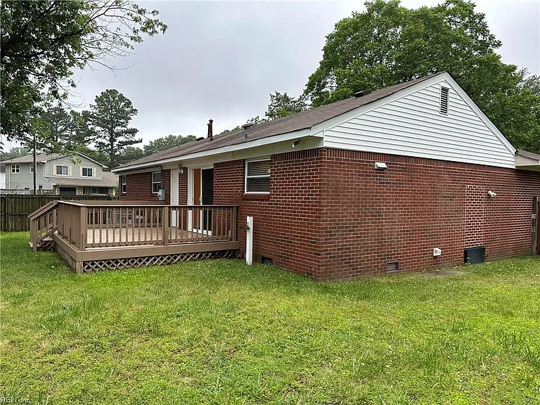 940 Redwood Cir — Photo 38
