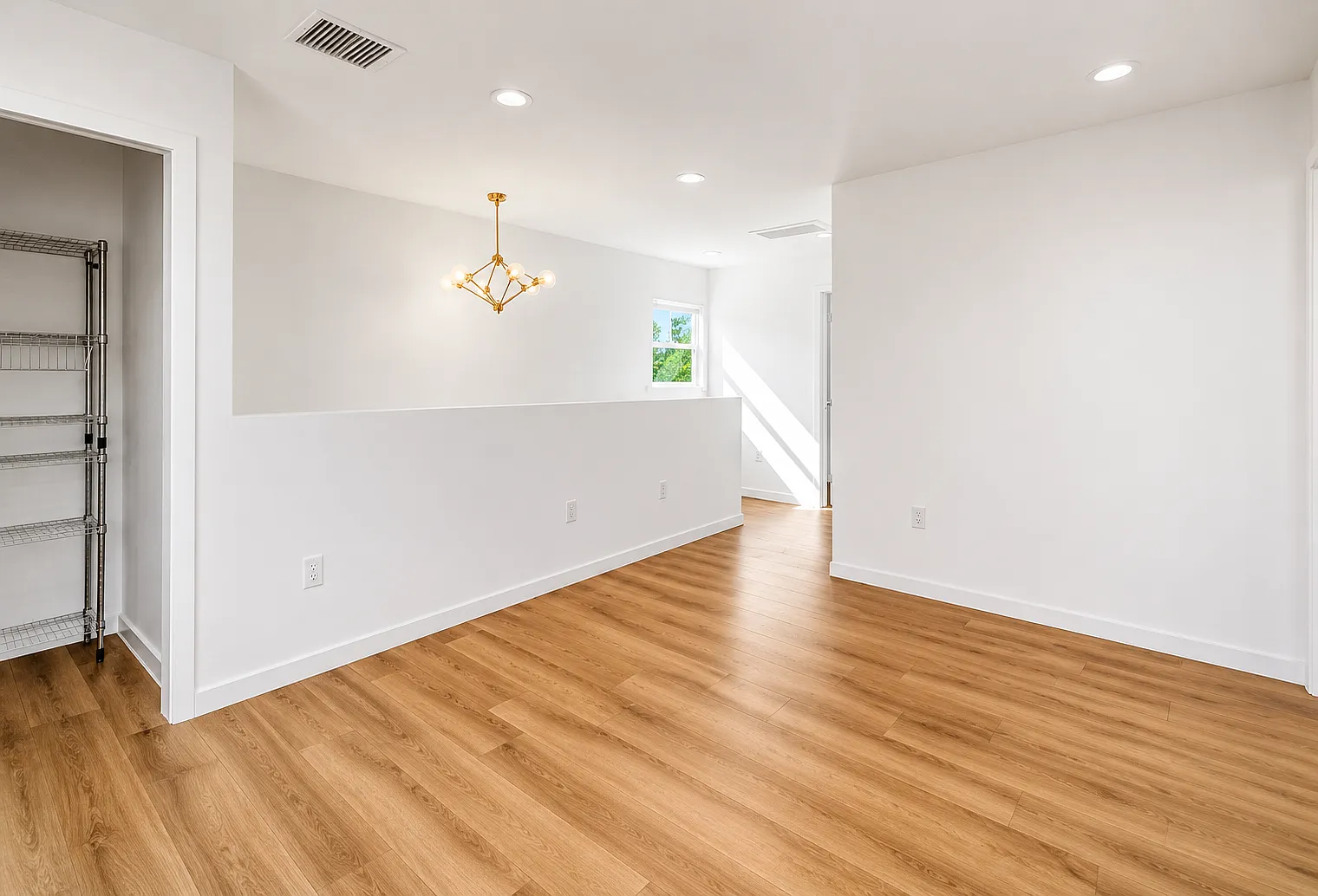 19623 Hartland St — Photo 4