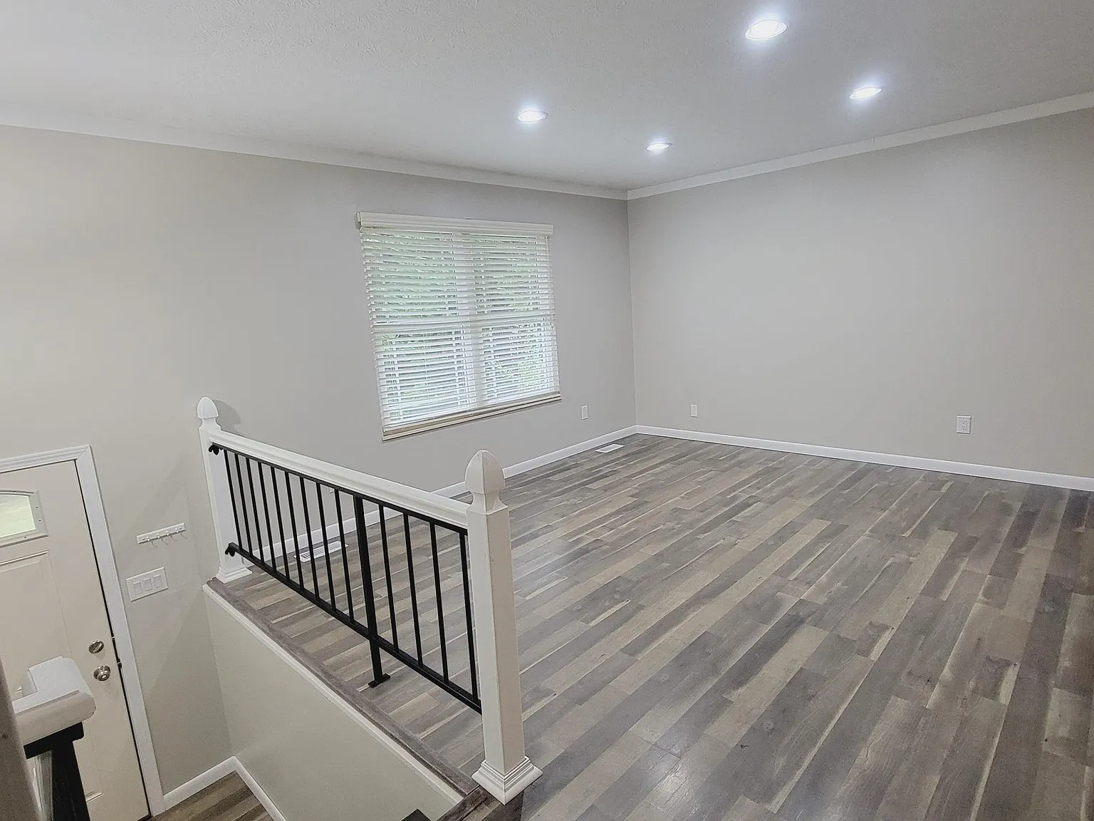 1316 E Woodshire Dr — Photo 3