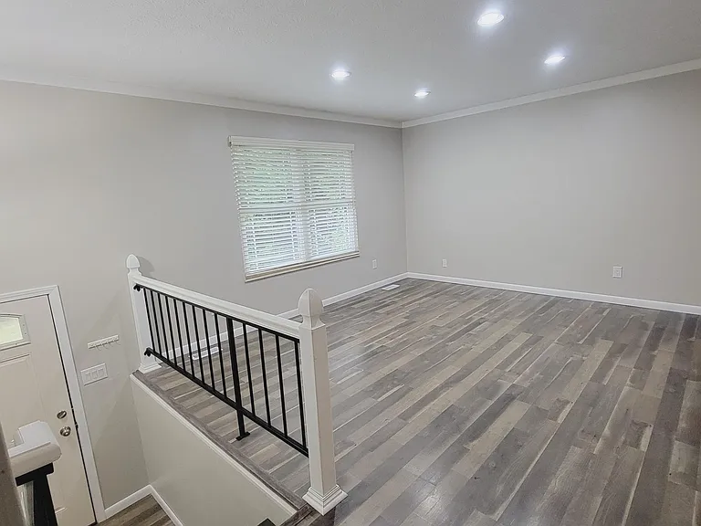 1316 E Woodshire Dr — Photo 3