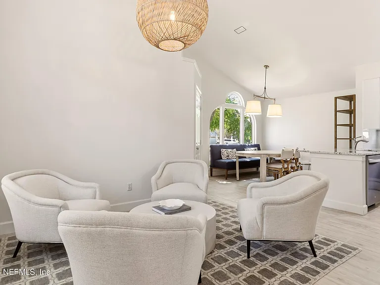 120 Alsace Ct — Photo 11
