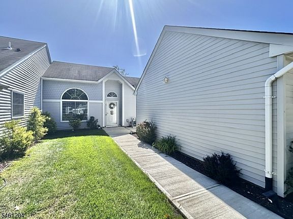 3rd image of 589B Madison Dr