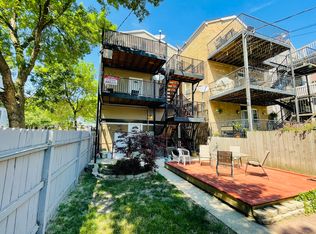 1957 W Henderson St #G, Chicago, IL 60657