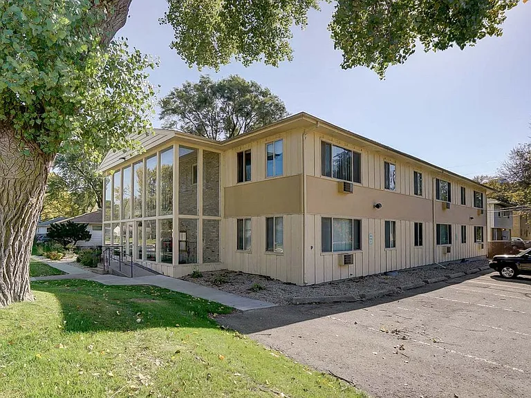 201 Tompkins Dr — Photo 5