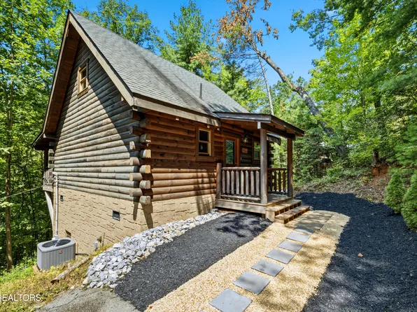 1922 Beach Front Dr, Sevierville, TN 37876