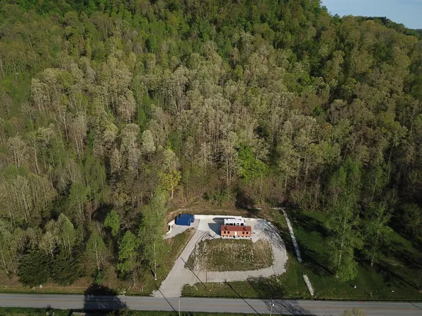 7040 Red Lick Rd, Irvine, KY 40336