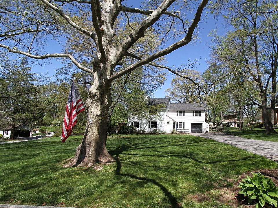 Beautiful home w/ large lot
