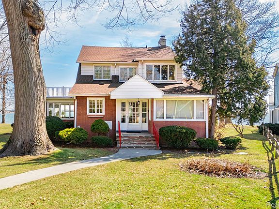 2nd image of 29863 E River Rd