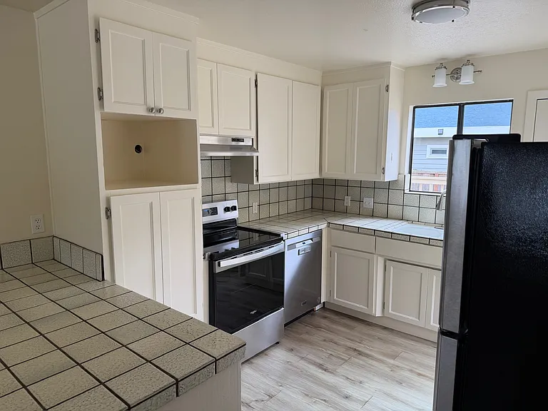 2069 Dolphin Dr — Photo 7