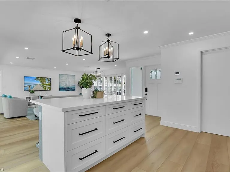 740 Park Shore Dr — Photo 10