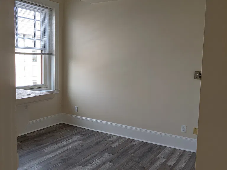 Huntington Apartments — Photo 11
