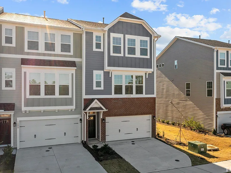1206 Commack Dr — Photo 3