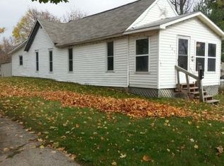 409 E 4th St, Clare, MI 48617