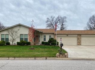 12 Lake Hill Dr, Saint Peters, MO 63376