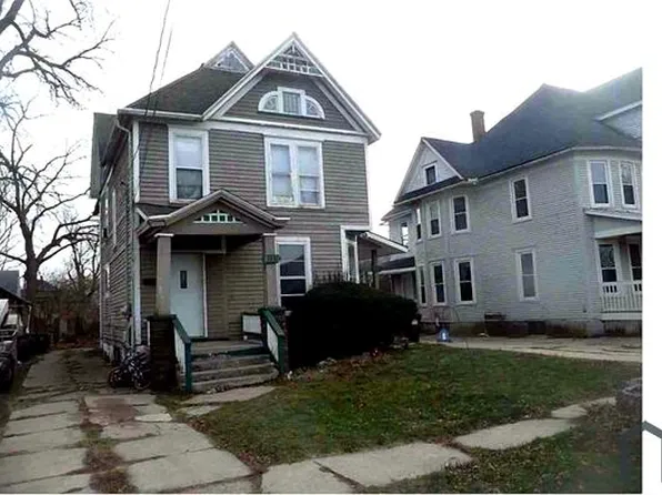811 1/2 S Kenwood Ave #1, Freeport, IL 61032