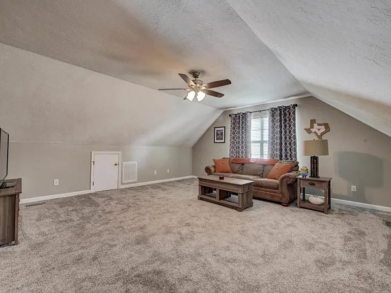 8200 Gallaher Station Dr — Photo 31