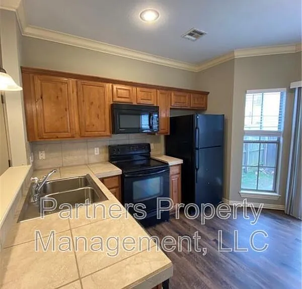 2673 N Miranda Ave #4 — Photo 4