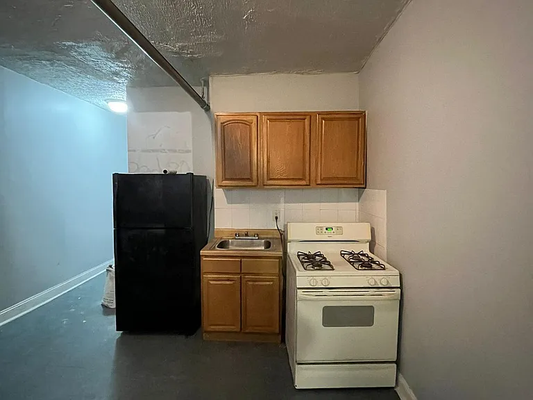 160 Vermilyea Ave #ST — Photo 1