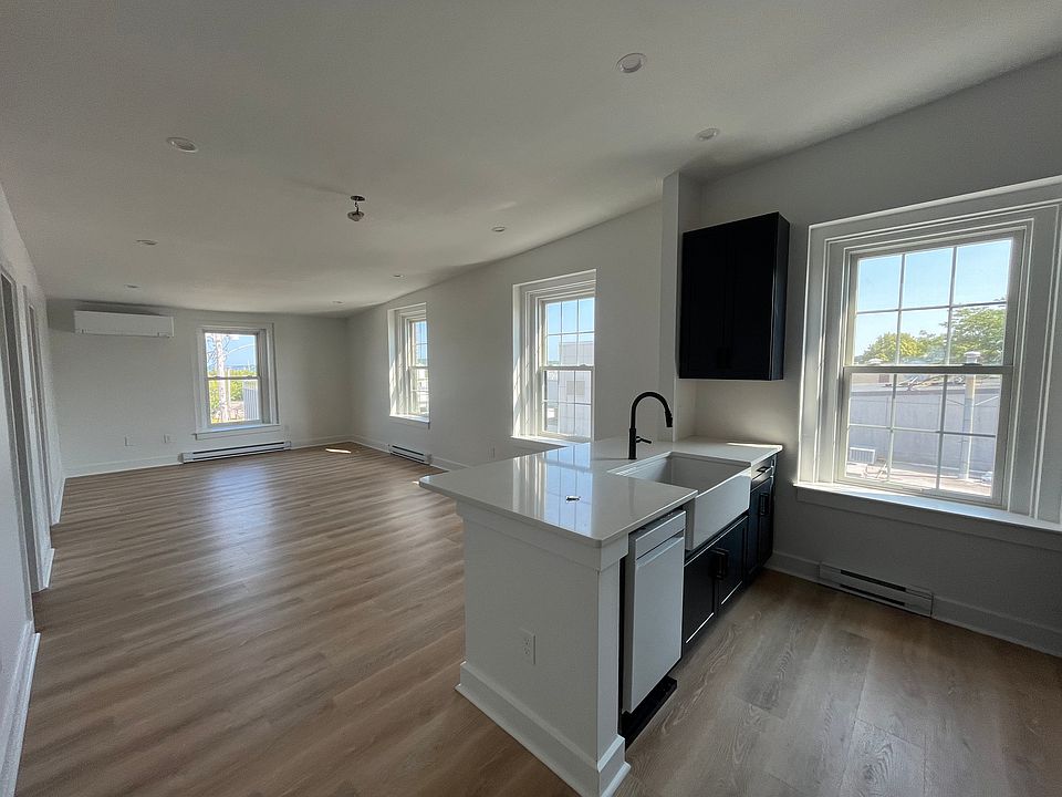 1st image of 4 Winter St #1