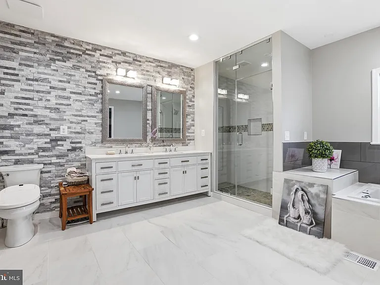 7715 Crossover Dr — Photo 39