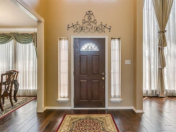 5th image of 109 E Chapel Downs Dr