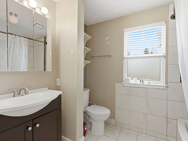 1017 E 40th Ave — Photo 27