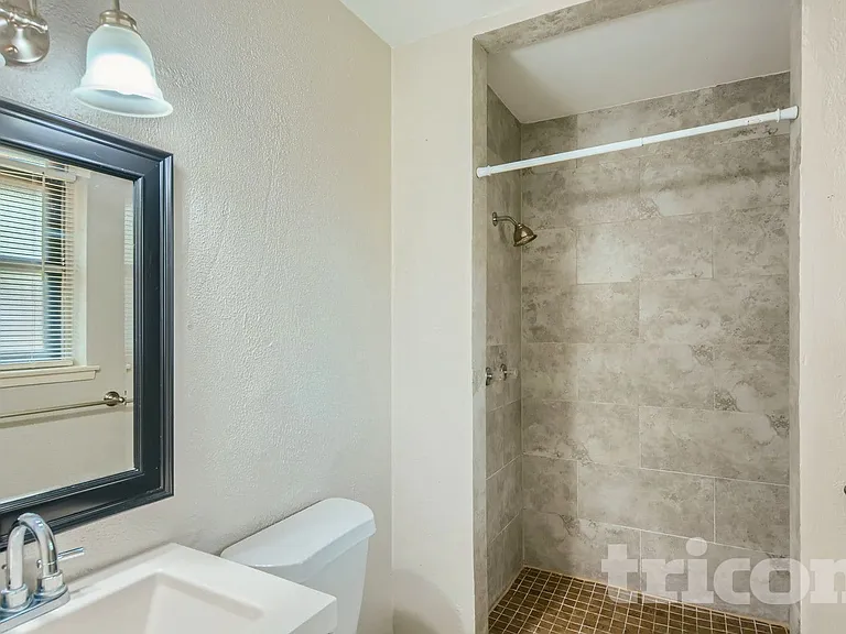 333 Clearfield Dr — Photo 8
