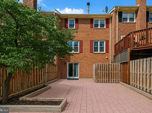 8217 Clifton Farm Ct, Alexandria, VA 22306