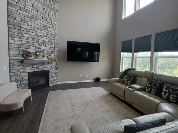 9876 Ambrose Rd, Woodbury, MN 55129