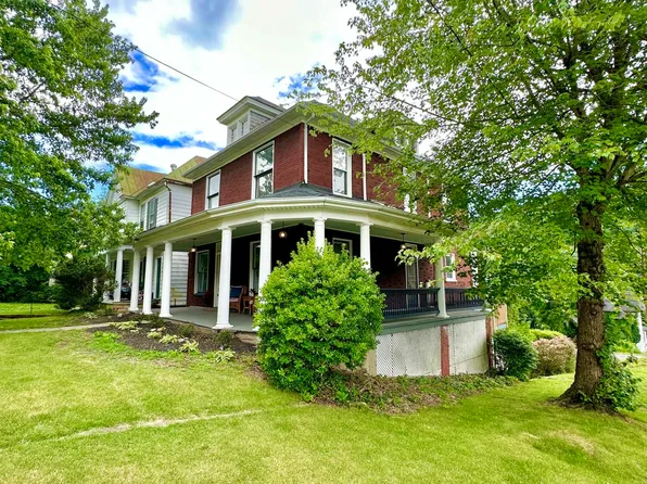 81 Alleghany St, Clifton Forge, VA 24422