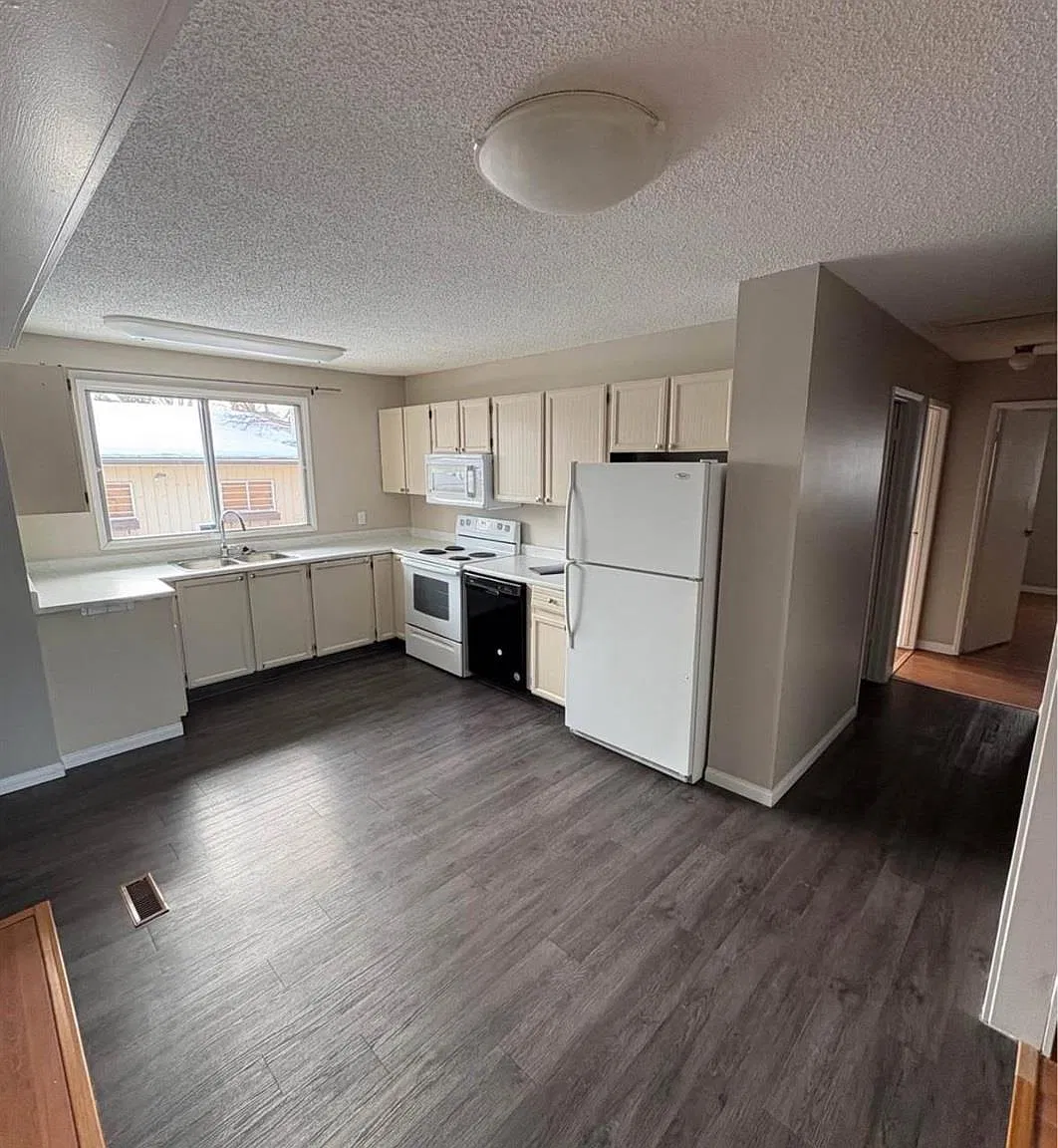 3 bed, 1.5 bath, 1216 sqft, $2,000 — Photo 4