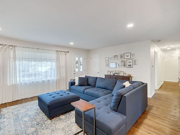 3rd image of 8225 Lorel Ave