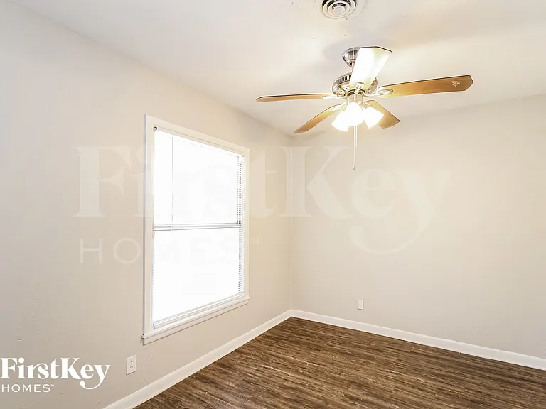 3516 Revere St — Photo 10